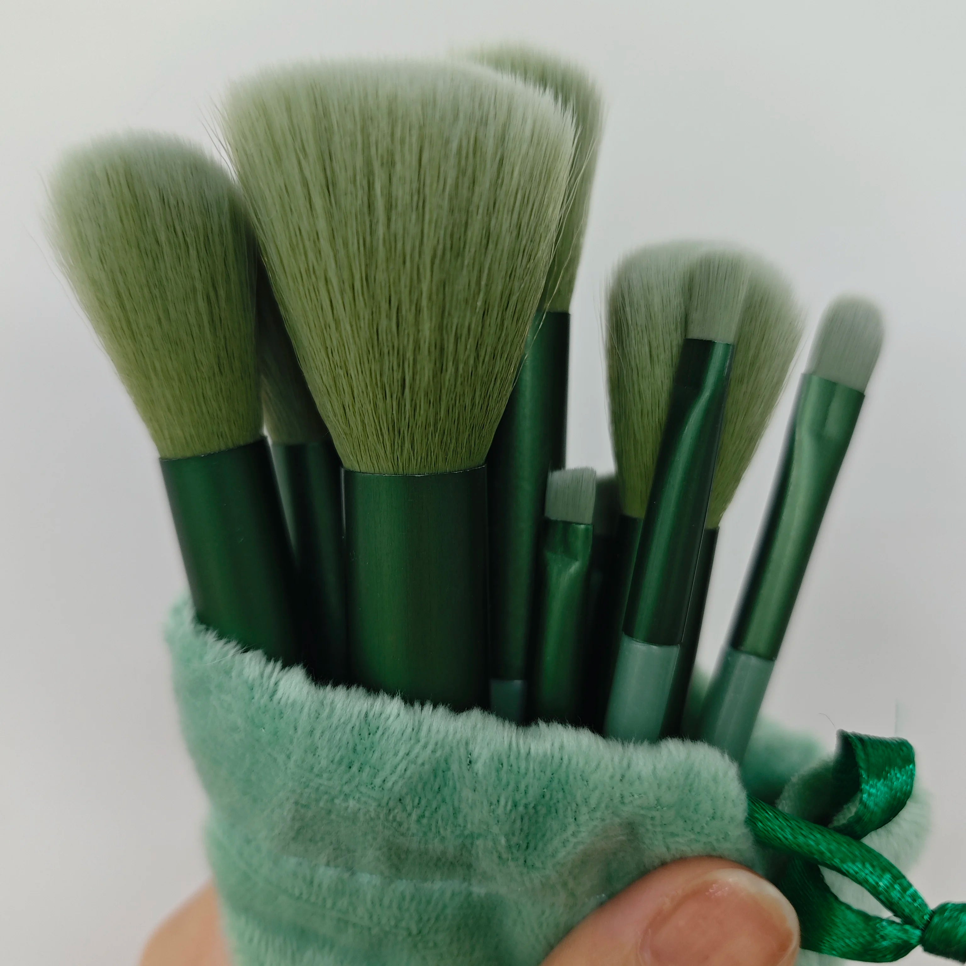 Conjunto de 13 Pincéis de Maquiagem - Ferramentas de Beleza